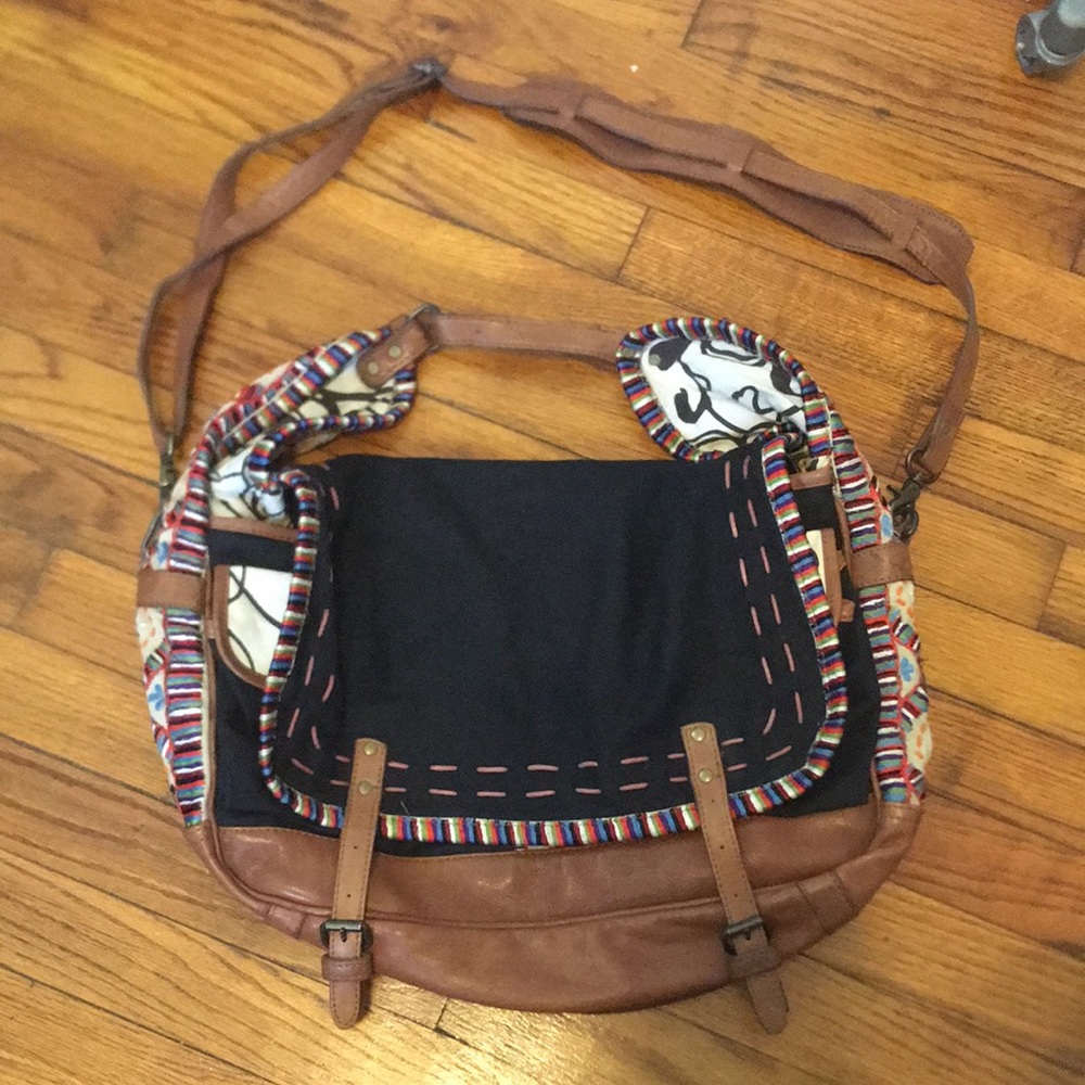 Crossbody messenger bag